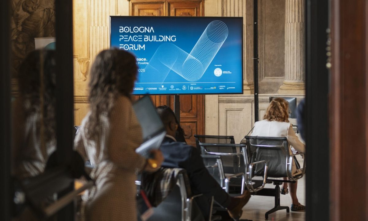 Bologna Peacebuilding Forum — Visual identity for an international forum (11)