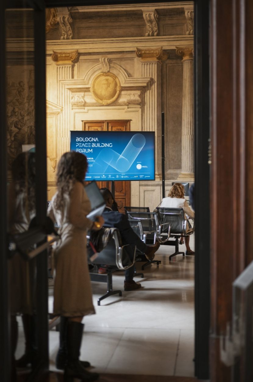 Bologna Peacebuilding Forum — Visual identity for an international forum (14)